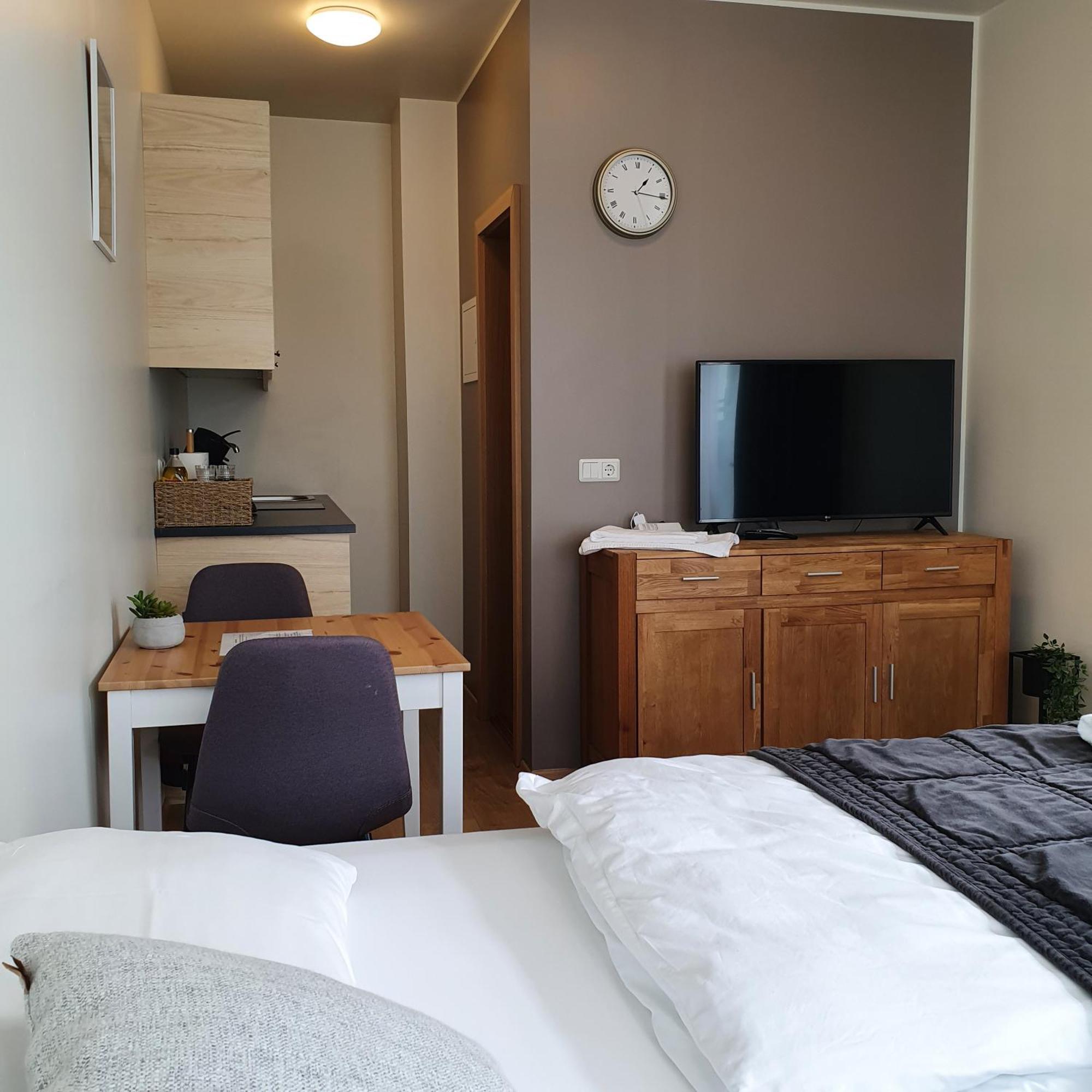 آكيورِيْري E18 Apartments الغرفة الصورة